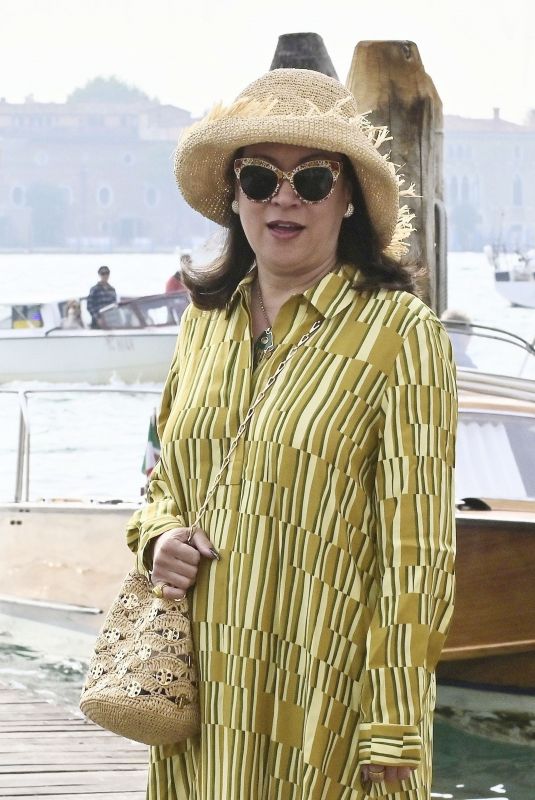 JENNIFER TILLY Out on Holidays in Venice 10/15/2022