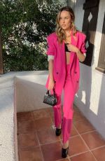 JESSICA MCNAMEE - Instagram Photos 10/09/2022