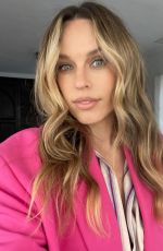 JESSICA MCNAMEE - Instagram Photos 10/09/2022