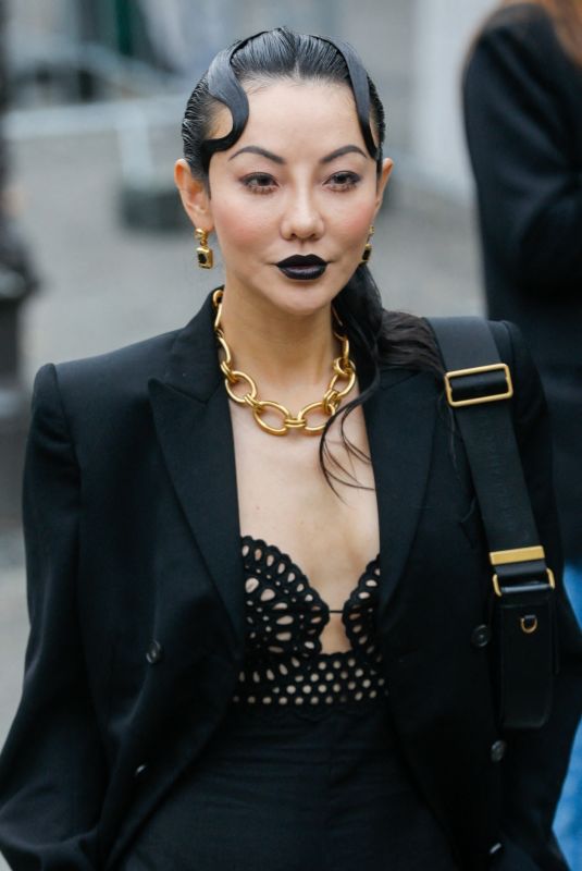 JESSICA WANG Arrives at Stella McCartney Spring/Summer 2023 Fashion Show in Paris 10/03/2022