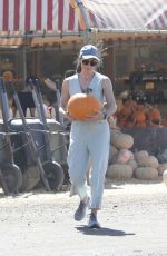 JENNIFER GARNER Out at Moorpark 10/05/2022