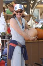 JENNIFER GARNER Out at Moorpark 10/05/2022