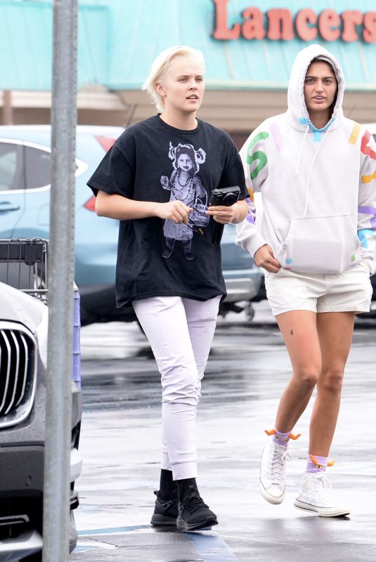 JOJO SIWA and AVERY CYRUS Out in Burbank 01/15/2022
