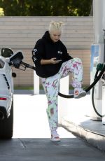 JOJO SIWA and AVERY CYRUSat a Gas Station in Los Angeles 10/19/2022