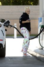 JOJO SIWA and AVERY CYRUSat a Gas Station in Los Angeles 10/19/2022