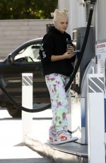 JOJO SIWA and AVERY CYRUSat a Gas Station in Los Angeles 10/19/2022