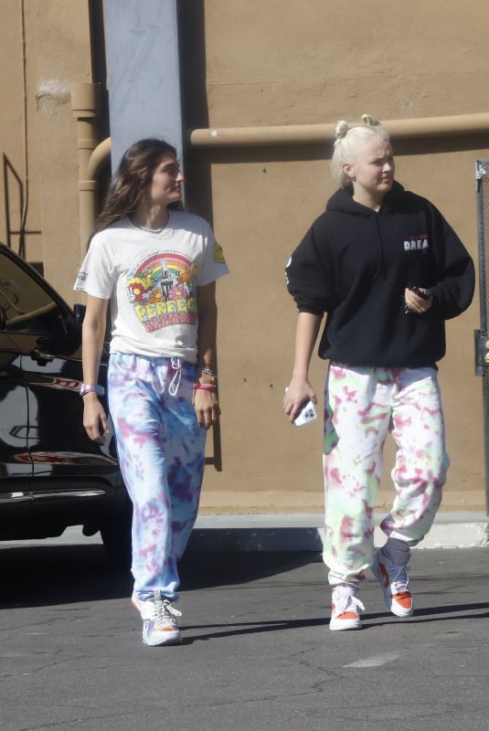 JOJO SIWA and AVERY CYRUSat a Gas Station in Los Angeles 10/19/2022
