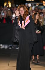 JULIA ROBERTS Arrives at New York Public Library 09/29/2022