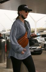KALEY CUOCO Arriva at Los Angeles International Airport 10/14/2022