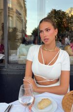 KARA DEL TOR - Instagram Phtos 10/25/2022