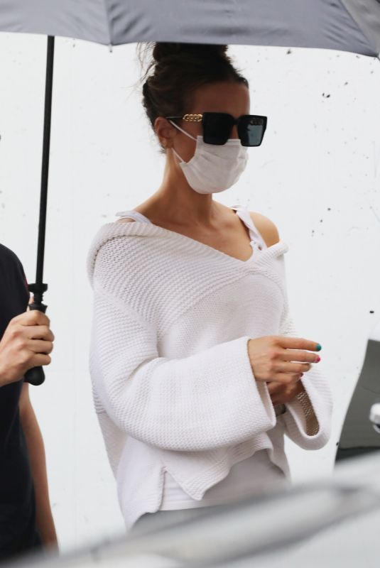 KATE BECKINSALE Leaves Kitson Store in Beverly Hills 10/14/2022