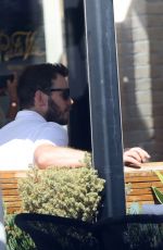 KATHERINE SCHWARZENEGGER and Chris Pratt Out for Lunch in Pacific Palisades 09/30/2022