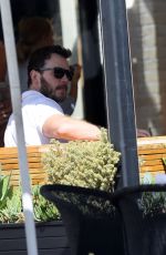 KATHERINE SCHWARZENEGGER and Chris Pratt Out for Lunch in Pacific Palisades 09/30/2022