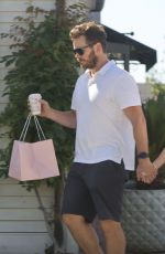 KATHERINE SCHWARZENEGGER and Chris Pratt Out for Lunch in Pacific Palisades 09/30/2022