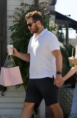 KATHERINE SCHWARZENEGGER and Chris Pratt Out for Lunch in Pacific Palisades 09/30/2022
