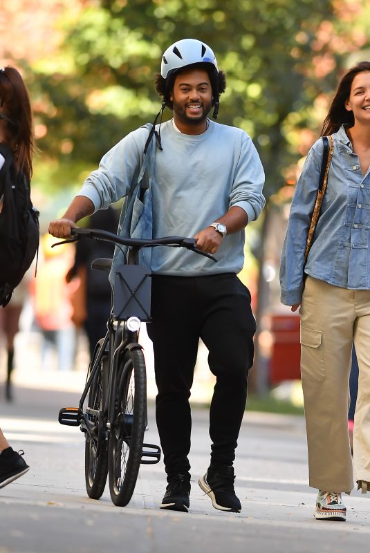 KATIE HOLMES and Bobby Wooten III Out for Lunch in New York 10/06/2022