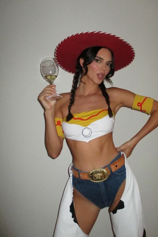 KENDALL JENNER - Instagram Photos and Video 10/30/2022