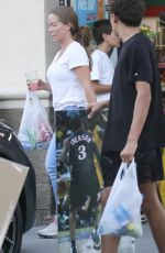 KENDRA WILKINSON Out Shopping for a Kobe Bryant Poster in Calabasas 10/11/2022