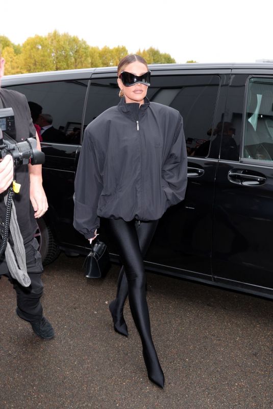 KHLOE KARDASHIAN at Balenciaga Show at Paris Fashion Week 10/02/2022