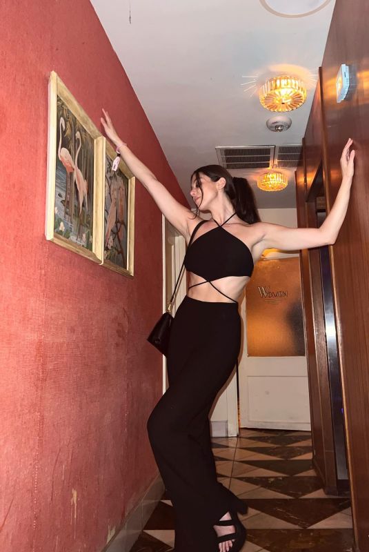 KIRA KOSARIN - Instagram Photos 10/19/2022