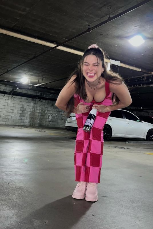 KIRA KOSARIN - Instagram Photos 10/24/2022