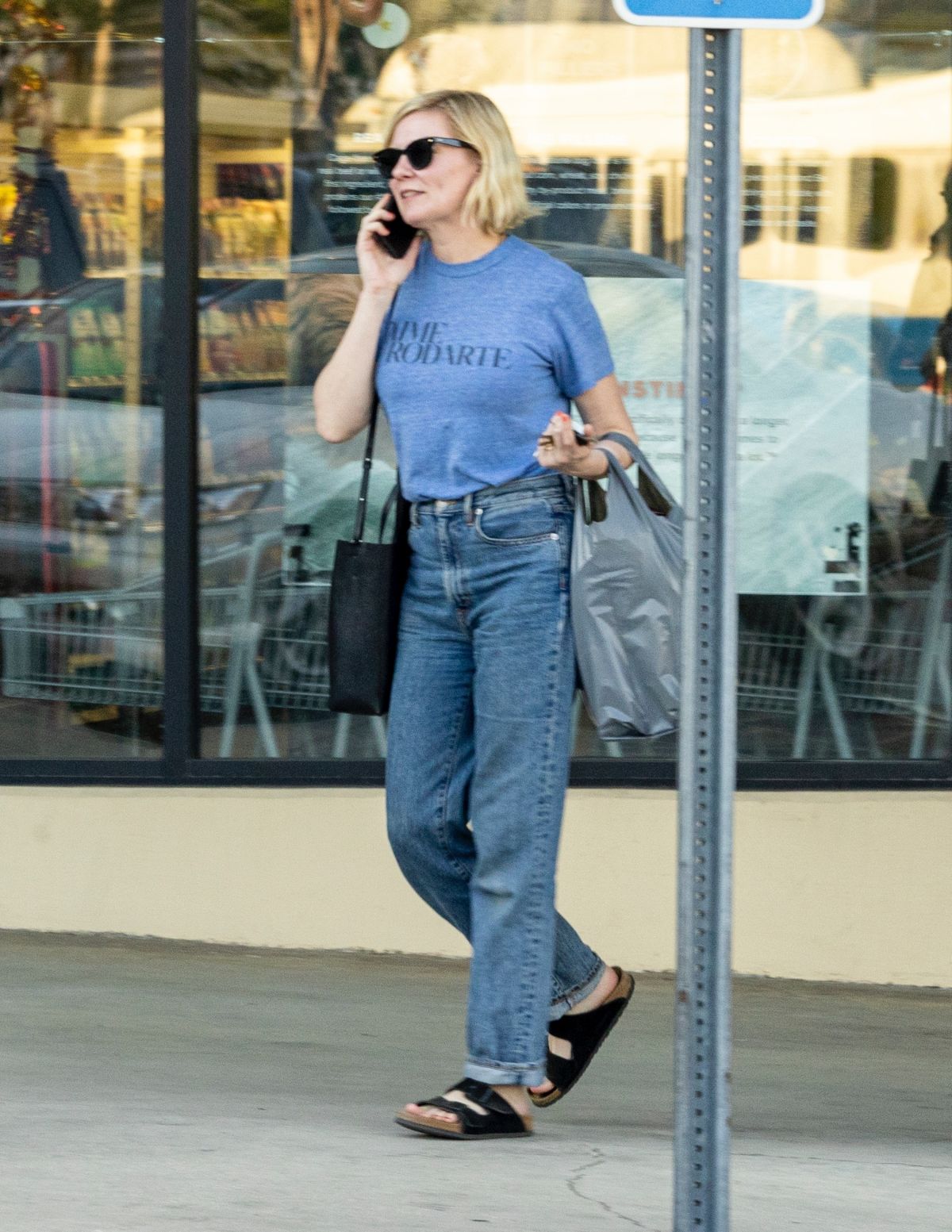 KIRSTEN DUNST Out Shopping in Burbank 10/18/2022 – HawtCelebs