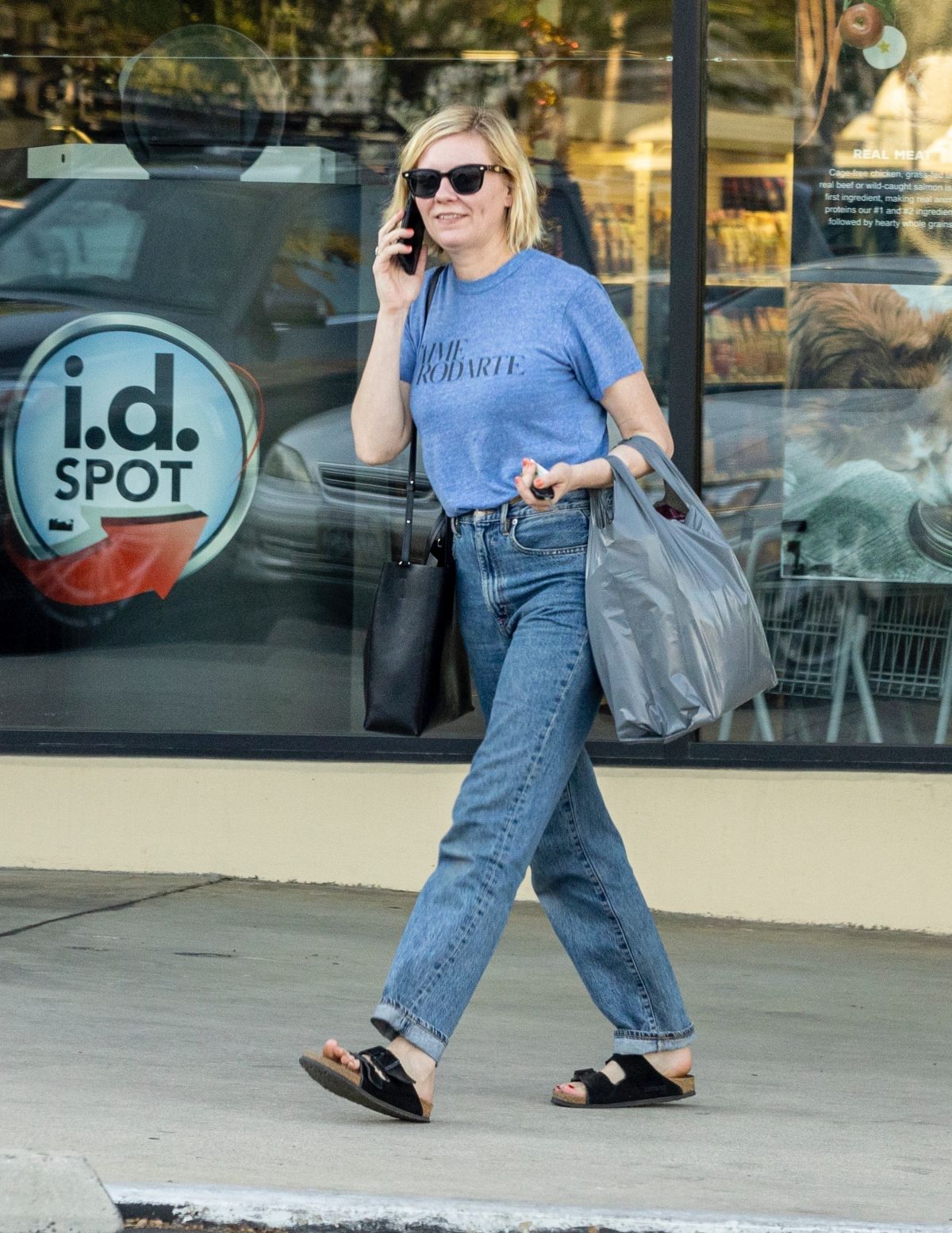 KIRSTEN DUNST Out Shopping in Burbank 10/18/2022 – HawtCelebs
