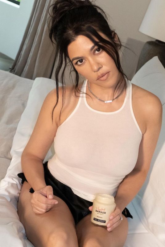 KOURTNEY KARDASHIAN – Instagram Photos 10/27/2022