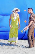 KRISTEN WIIG and Ricky Martin on the Set of Mrs. American Pie in San Pedro 10/06/02022
