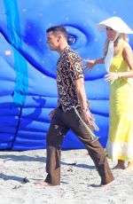 KRISTEN WIIG and Ricky Martin on the Set of Mrs. American Pie in San Pedro 10/06/02022