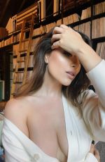 LAUREN SUMMER - Instagram Photos 10/20/2022