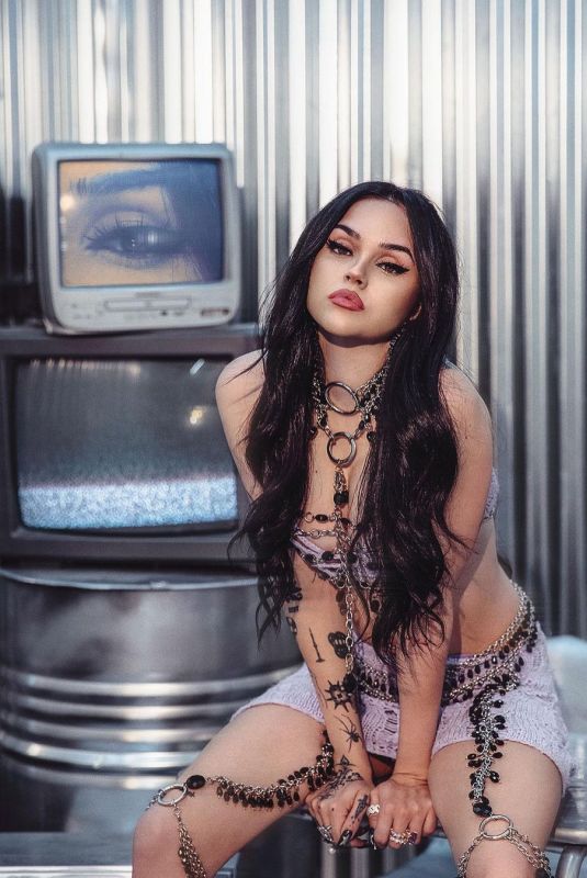 MAGGIE LINDEMANN - Instagram Photos 10/27/2022
