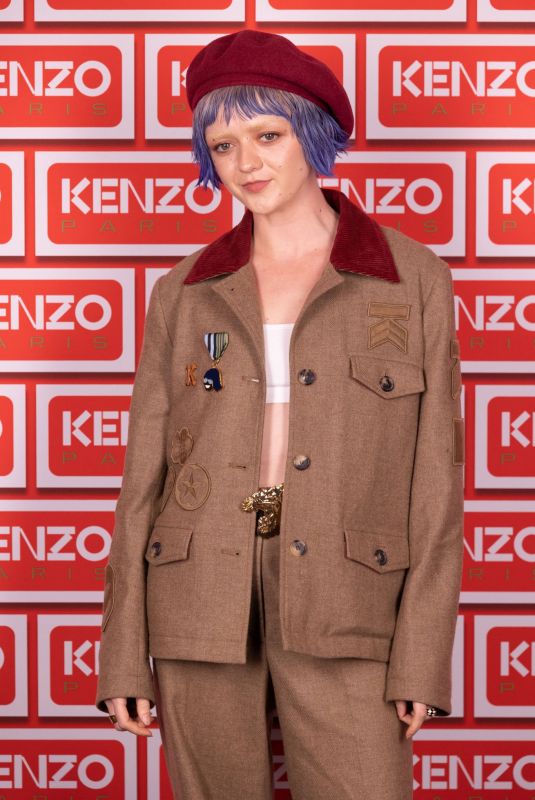 MAISIE WILLIAMS at Kenzo Party at Paris Fashipn Week 09/30/2022
