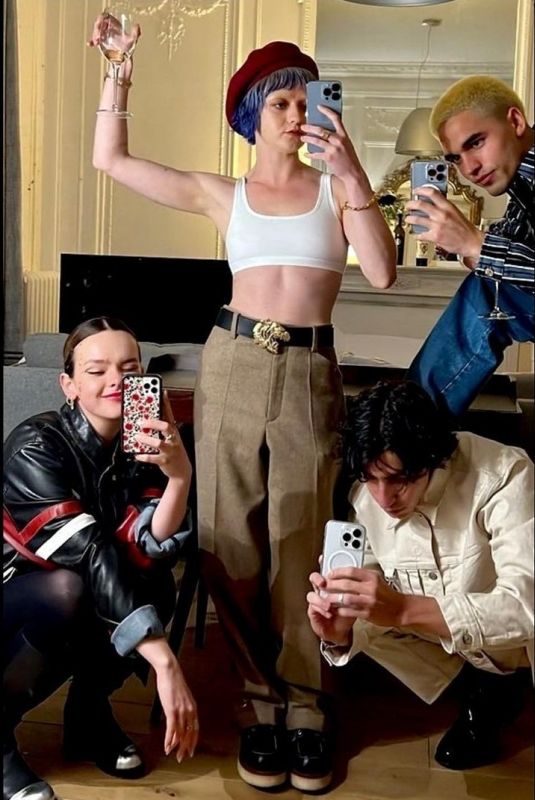 MAISIE WILLIAMS - Instagram Photos 10/02/2022