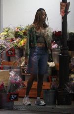 MALIA OBAMA at Trader Joe