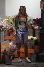 MALIA OBAMA at Trader Joe