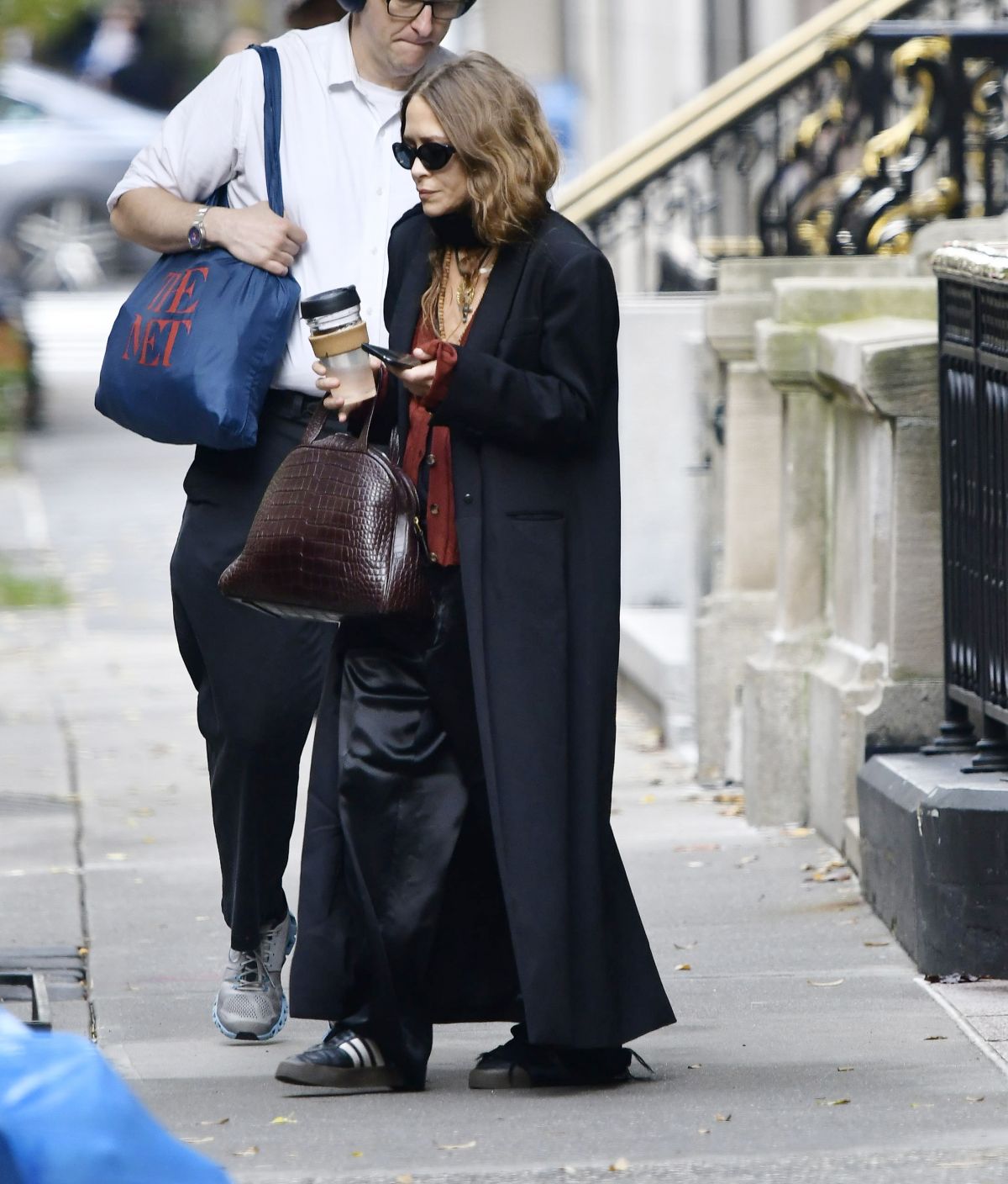 MARY KATE OLSEN Out and About in New York 10/17/2022 – HawtCelebs