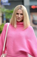 MICHELLE HUNZIKER Out and About in Milan 10/10/2022