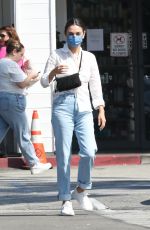 MILA KUNIS Out for Breakfast at Beverly Glen Deli in Bel Air 10/06/2022