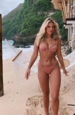 NATASHA OAKLEY - Insagram Photos 10/20/2022