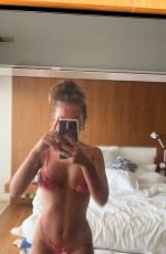 NICKY GILE - Instagram Photos 10/09/2022