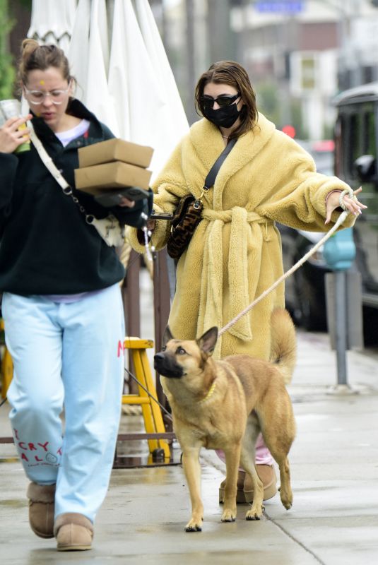 OLIVIA JDE GIANNULLI Out for Morning Coffee with Her Dog Los Angeles 10/16/2022