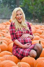 Pregnant HEIDI MONTAG at a Local Pumpkin Patch in Los Angeles 10/14/2022