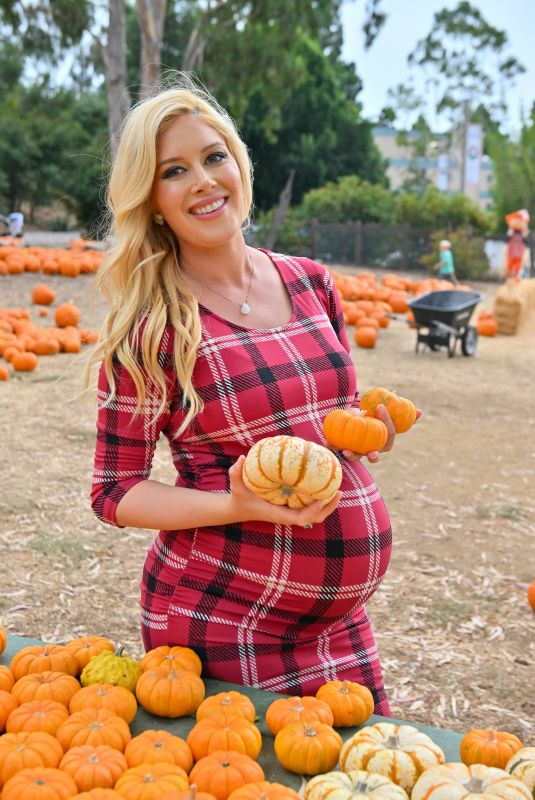 Pregnant HEIDI MONTAG at a Local Pumpkin Patch in Los Angeles 10/14/2022
