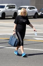 rebel wilson hEADING to DryBar for blowout in Hollywood 10/04/2022
