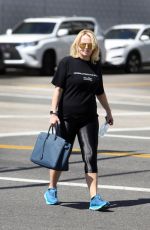 rebel wilson hEADING to DryBar for blowout in Hollywood 10/04/2022