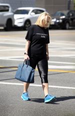 rebel wilson hEADING to DryBar for blowout in Hollywood 10/04/2022