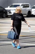 rebel wilson hEADING to DryBar for blowout in Hollywood 10/04/2022