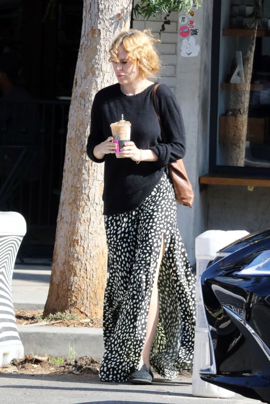 RUMER WILLIS Out Shopping at Ralphs in Los Angeles 10/05/2022