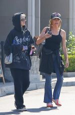 SAMI SHEEN and DENISE RICHARDS Out for Lunch in Calabasas 09/30/2022